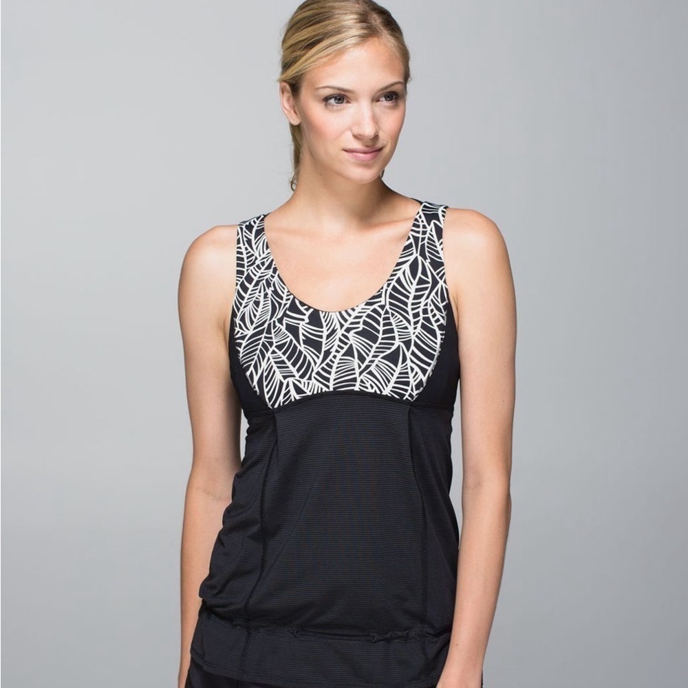 EUC Lululemon Hustle & Bustle Tank Black / Pretty Palm Black Angel Wing Size 8